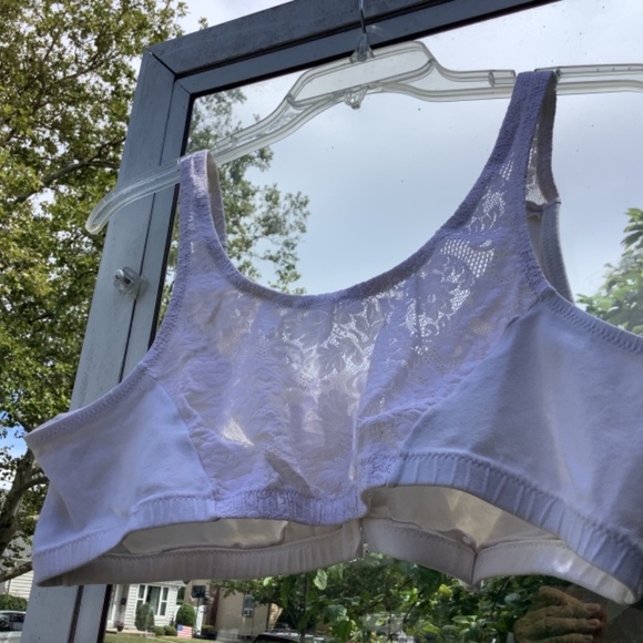 Lacy Flattering Bra size 52B front hook closure. NEW. - Picture 7 of 8